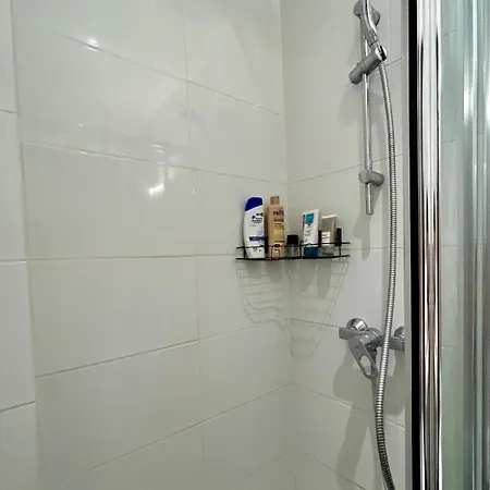Small Next To Train B Easily Go To Centre Apartment